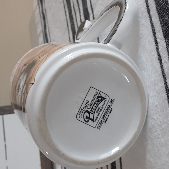 Mount Clemens Pottery Brown Baggin' It Whimsical Cat Tail Handle Lidded Mug - Picture 4 of 8